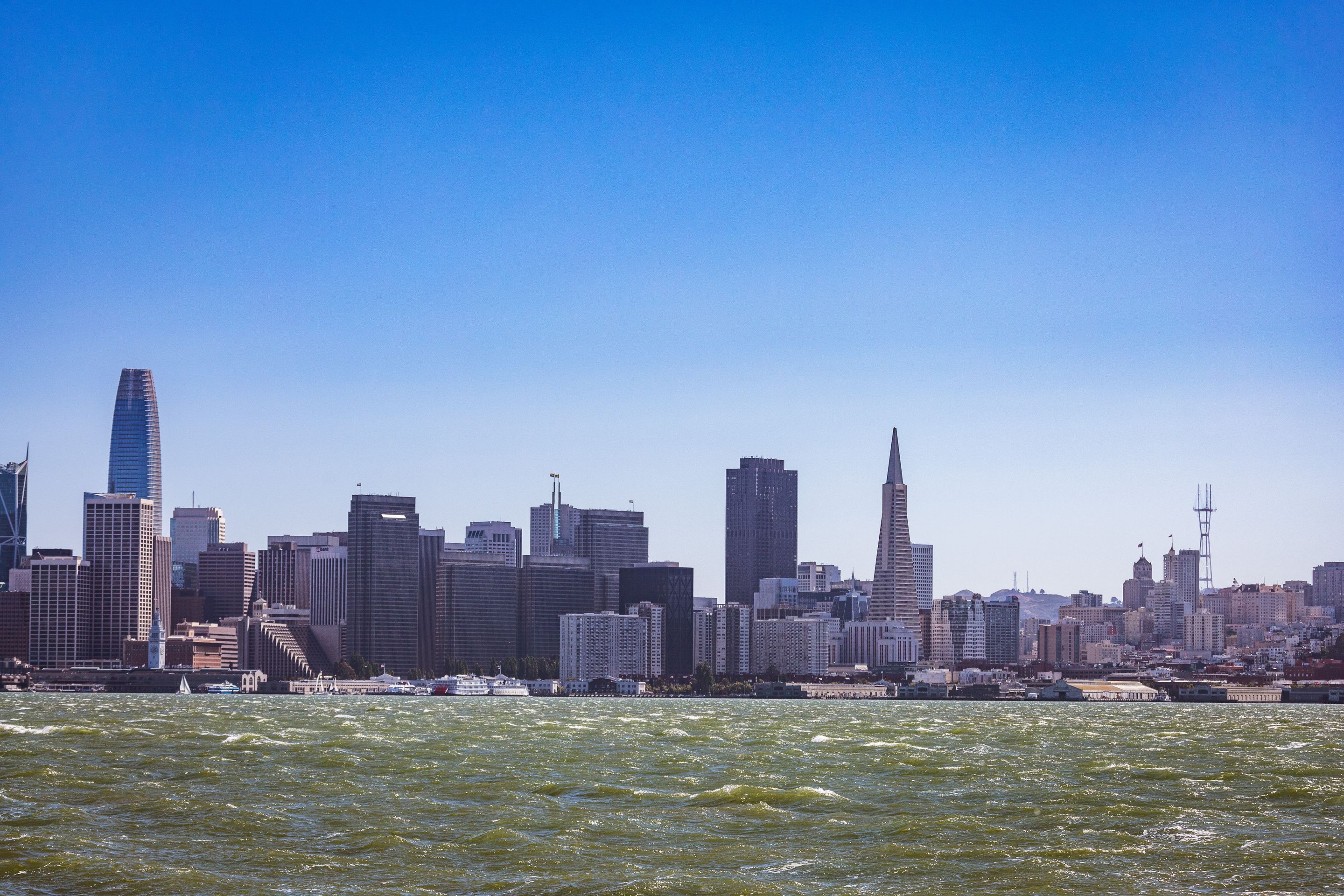 Beautiful view of the San Francisco skyline featuring the iconic Transamerica Pyramid across the waterfront.